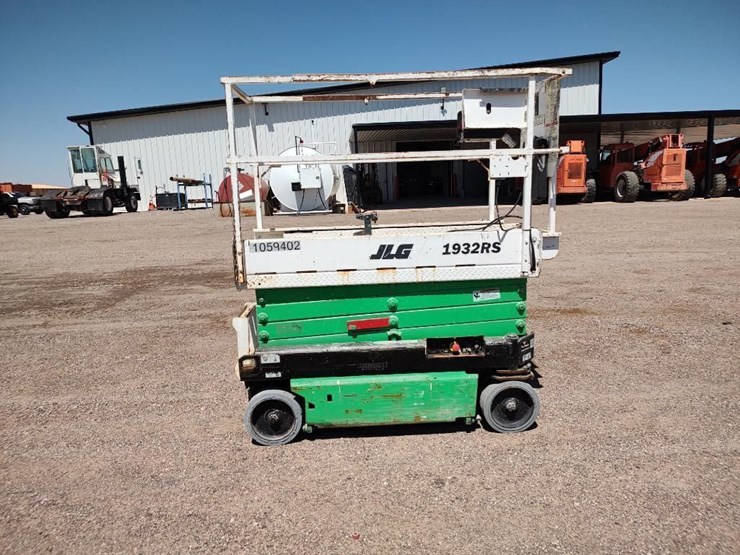 2017-jlg-1932r-image-6