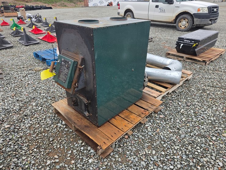 #6098-•-united-states-stove-company-hot-blast-1537-wood-stove-image-1