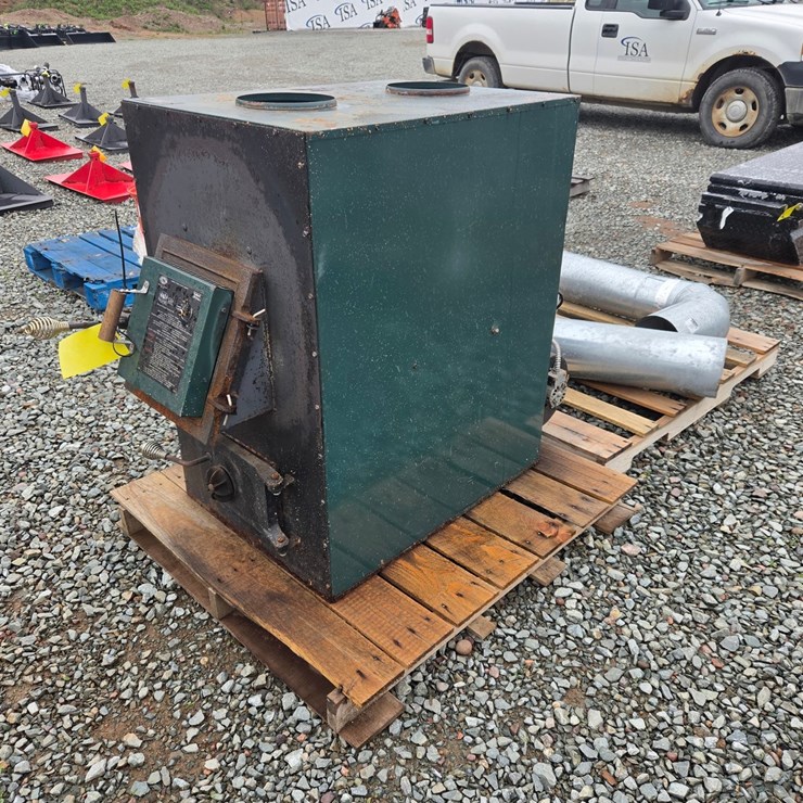 #6098 • United States Stove Company Hot Blast 1537 Wood Stove