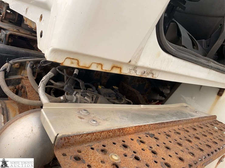 2017-international-durastar-4300-image-26