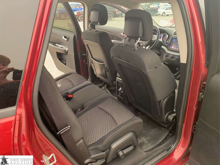 2011-dodge-journey-image-16