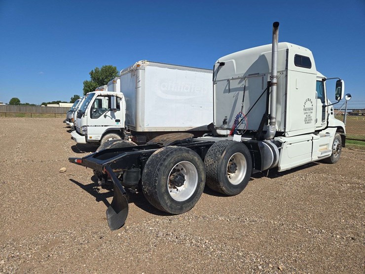 2014-mack-cxu613-600-tandem-axle-dual-cab-behind-engine-truck-tractor-image-3