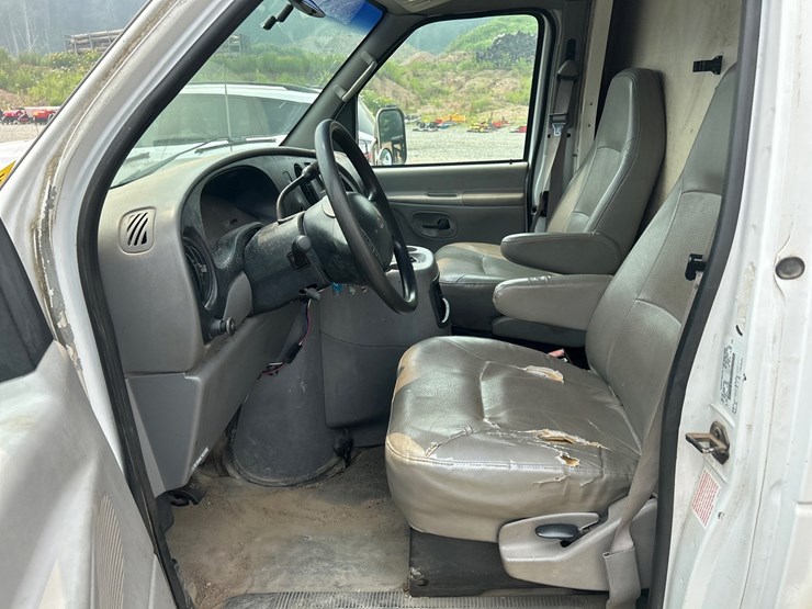 2002-ford-e450-image-45