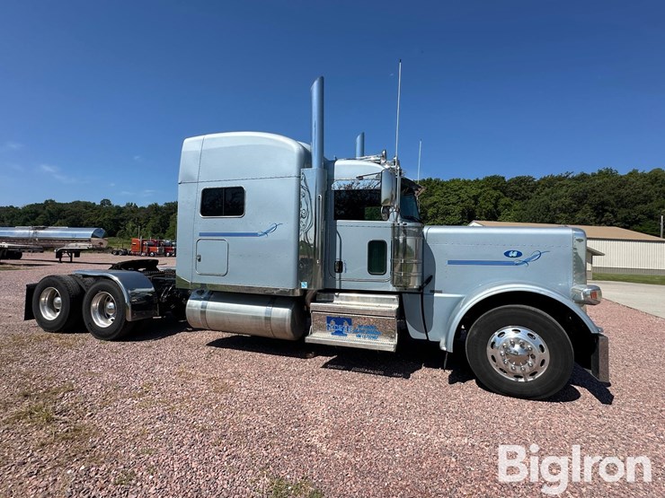 2020-peterbilt-389-image-4