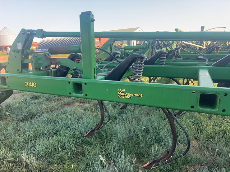 2010-john-deere-2410-image-11