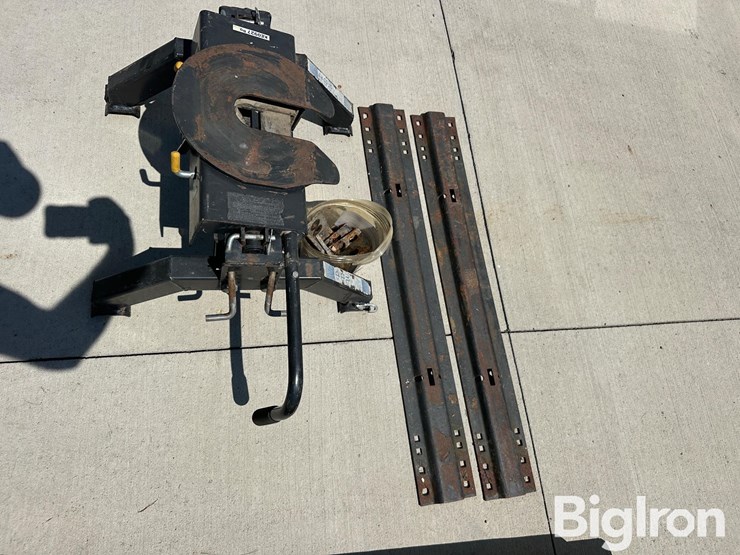 rbw-lil'-rocker-5th-wheel-trailer/camper-hitch-image-4