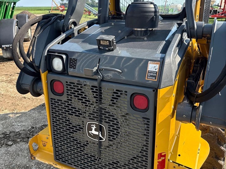 2013-deere-318e-image-18