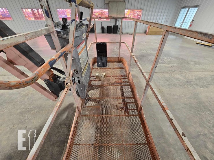 2016-jlg-800aj-image-9