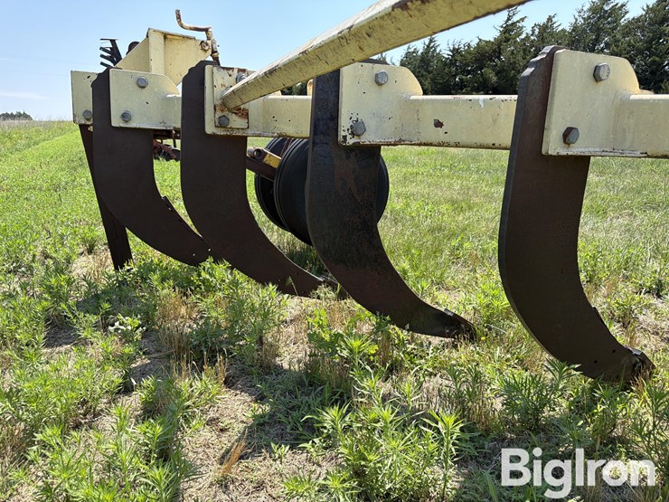 9-shank-3-pt-v-ripper-image-16