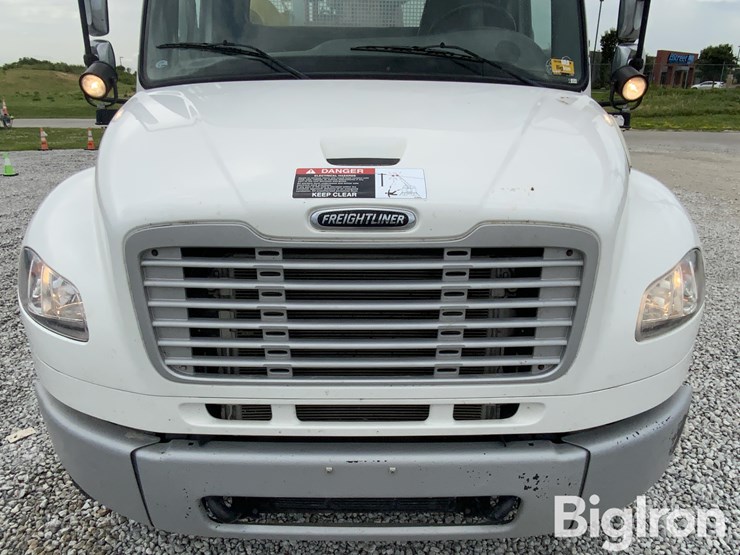 2014-freightliner-m2-106-image-19