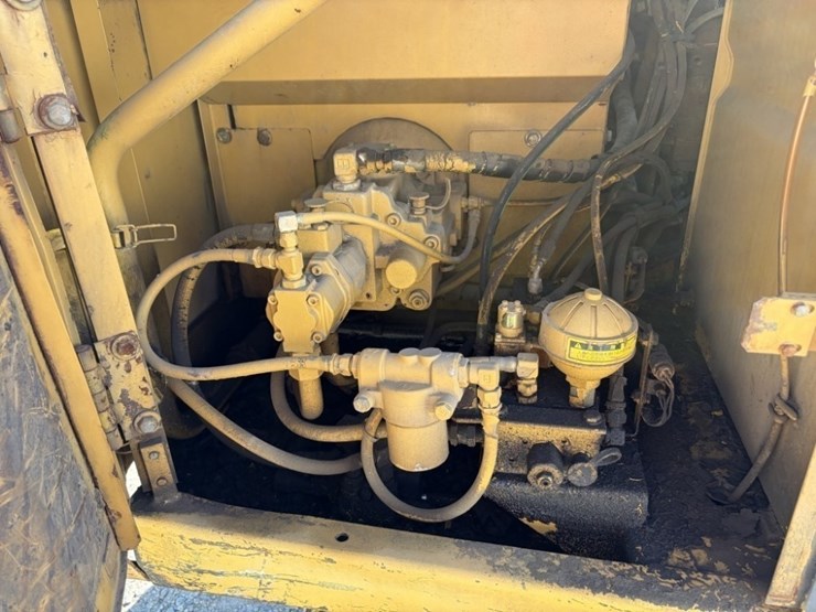 1990-caterpillar-e70b-image-31