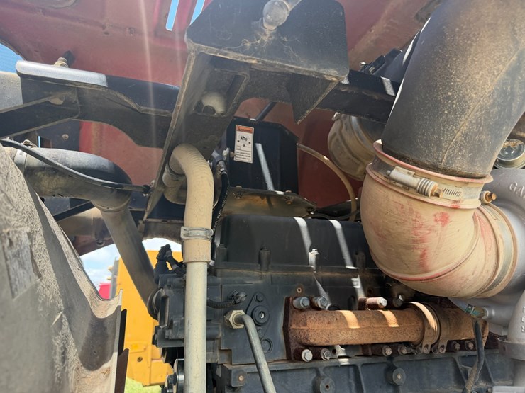 2014-case-ih-470-image-93