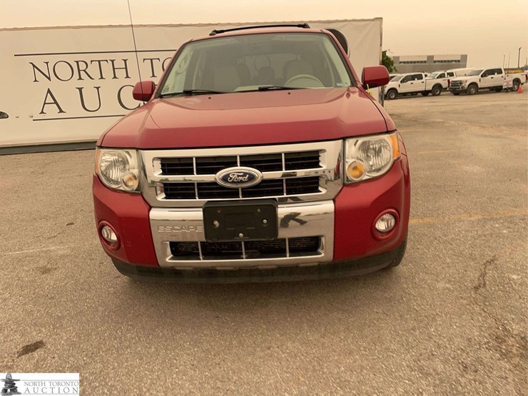 2011-ford-escape-image-2