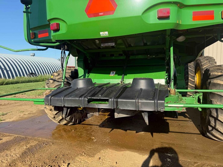 2011-john-deere-9760-combine-image-9