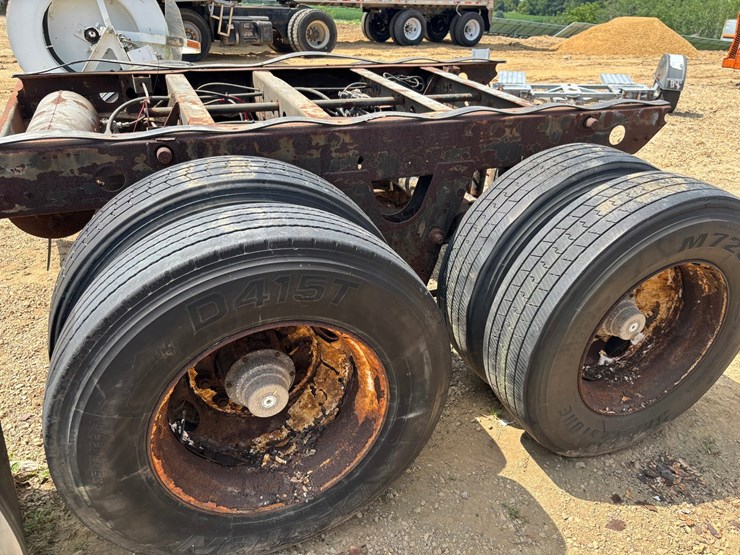 #2280-•-set-of-tandem-axles-image-3
