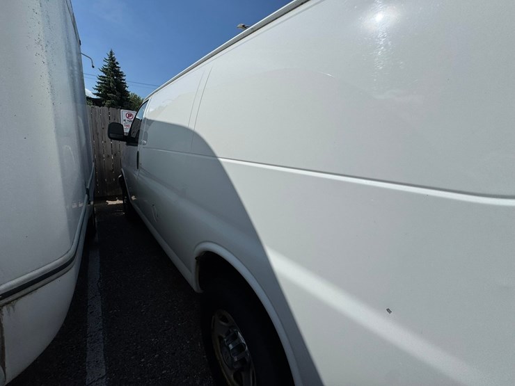 #1896-•-2008-chevy-express-van-image-23