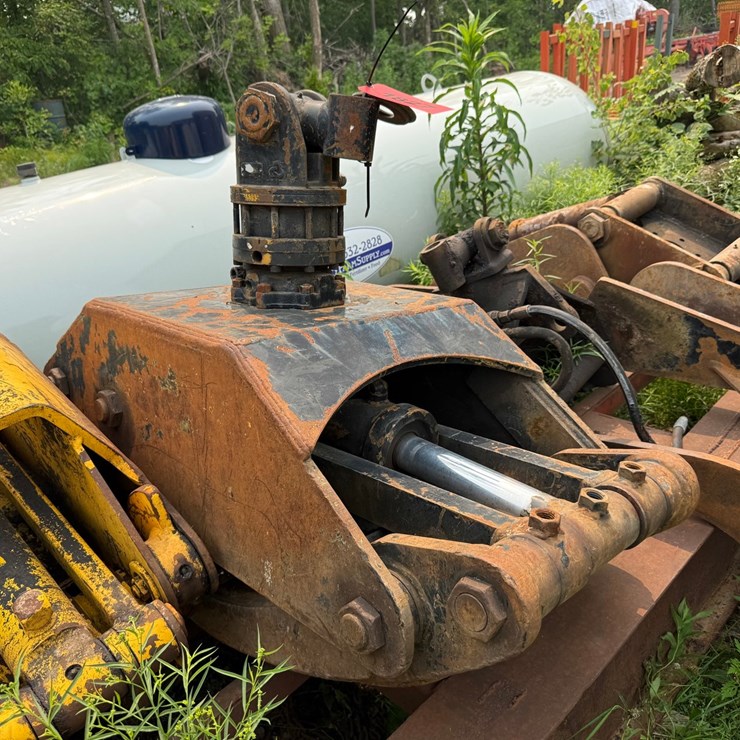#1827 • Approx 24" Rotating Bypass Grapple