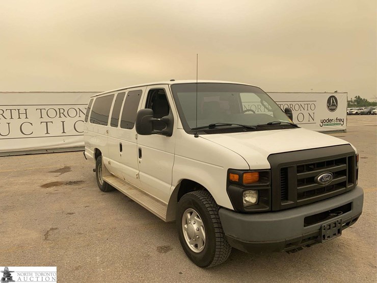 2012-ford-cargo-image-3