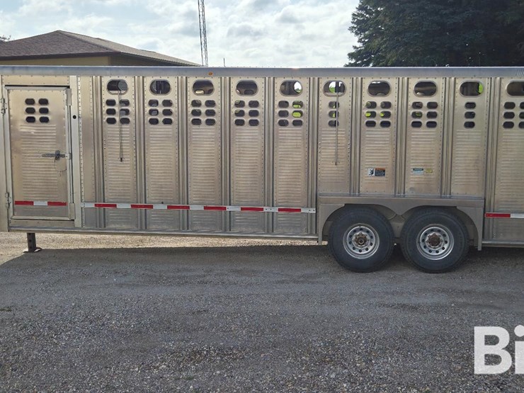 2014-wilson-livestock-trailer-image-8