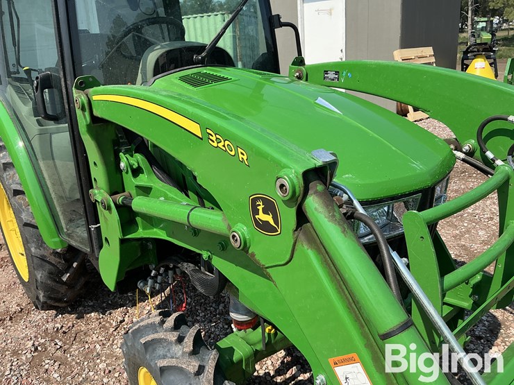 2024-john-deere-3046r-image-16
