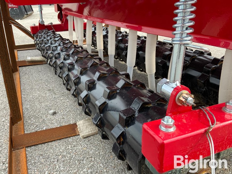 2025-massey-ferguson-730-image-16