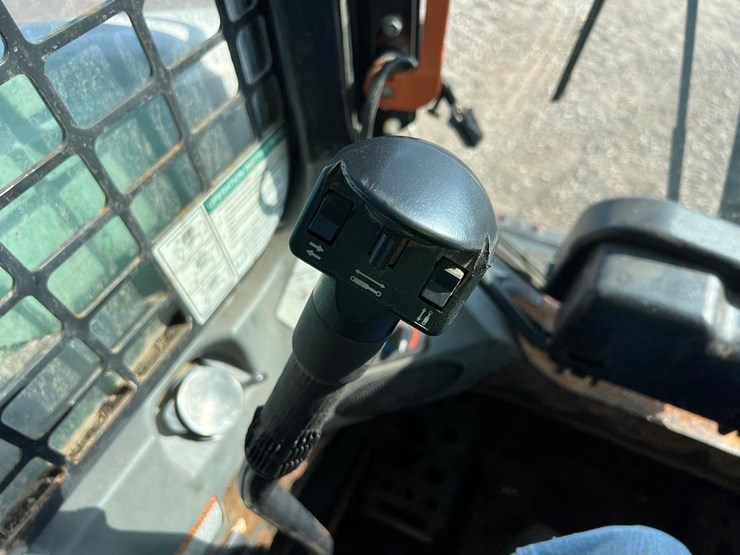 2015-bobcat-t650-image-23