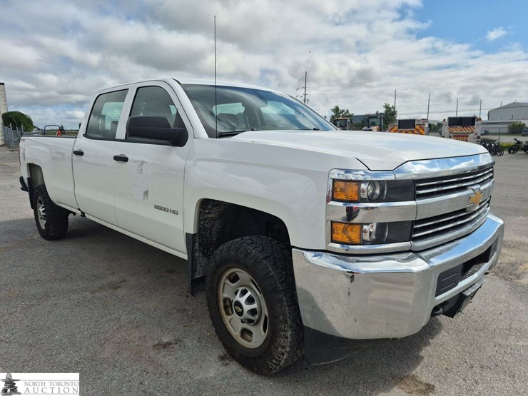 2017-chevrolet-silverado-2500hd-image-3