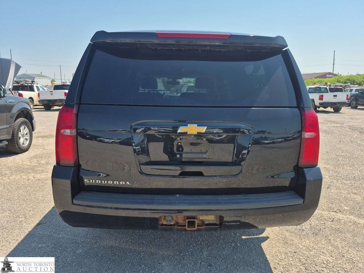 2015-chevrolet-suburban-image-6