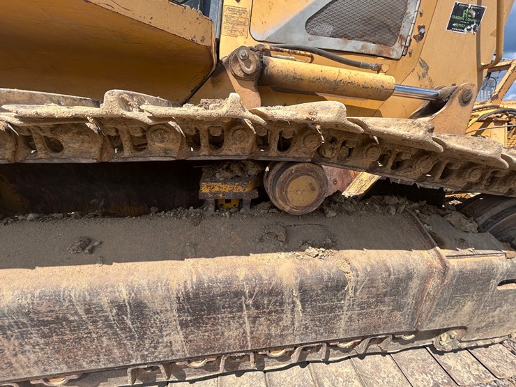 2009-deere-750j-lt-image-10