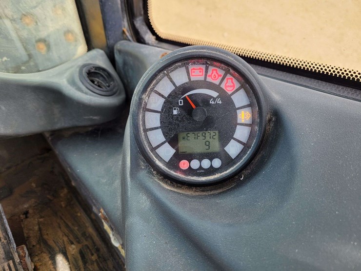 deere-204l-image-9