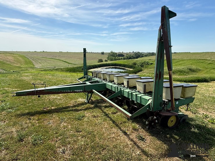 john-deere-7000-image-1