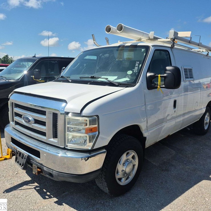 2011 FORD CARGO
