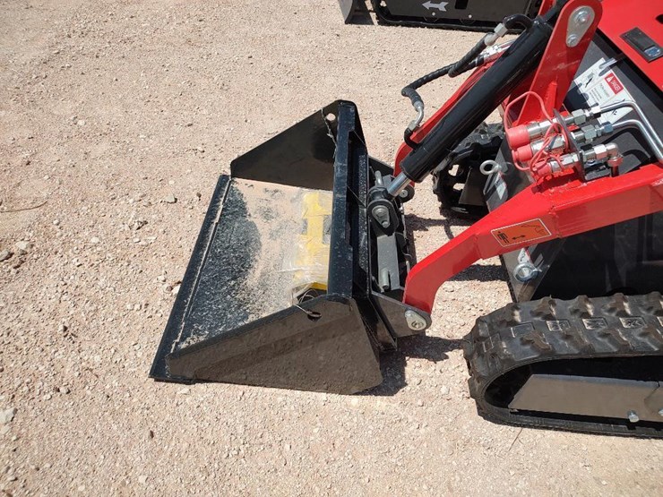 2026-agt-industrial-ysrt14-stand-on-mini-skid-steer-loader-image-7