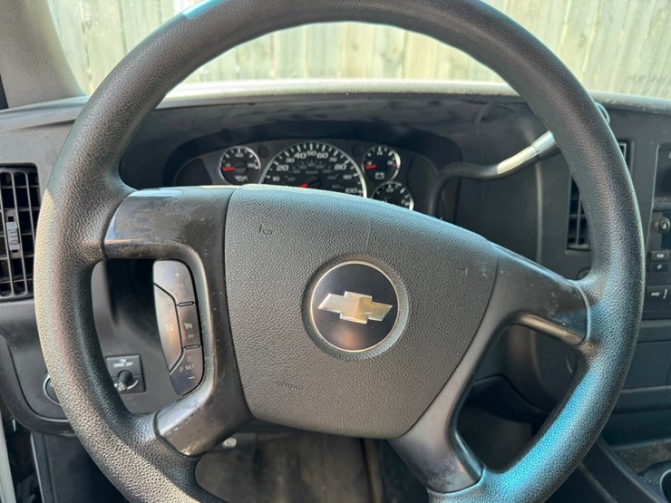 #1896-•-2008-chevy-express-van-image-37