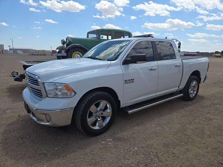2017-ram-1500-slt-image-1