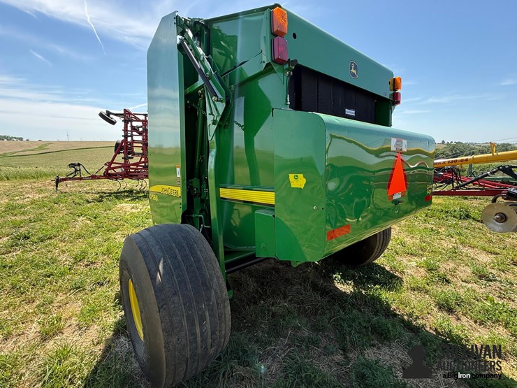 2010-john-deere-568-image-7