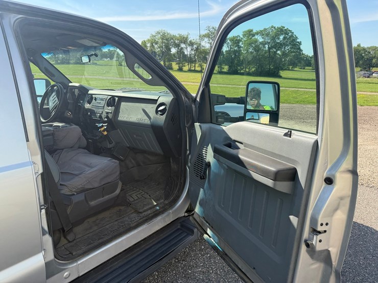 2011-ford-f350-image-33