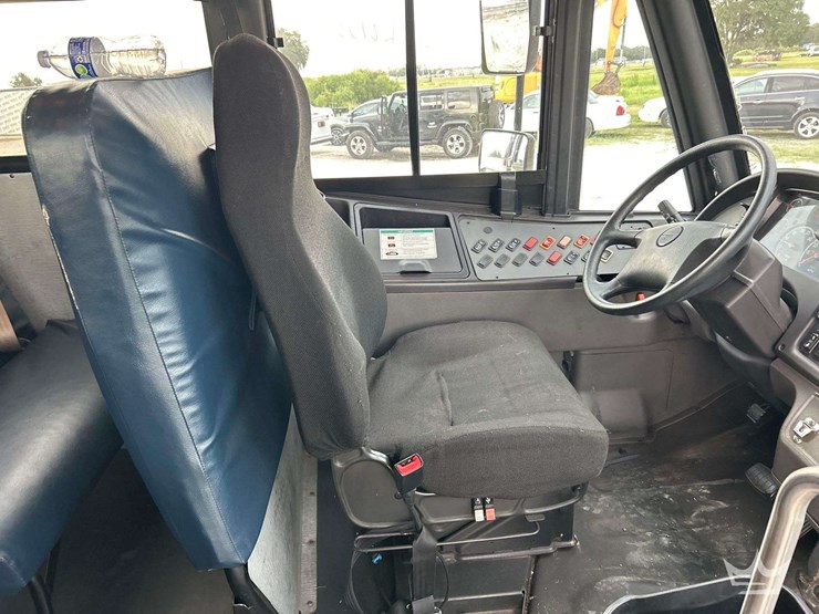 2016-freightliner-b2-image-18