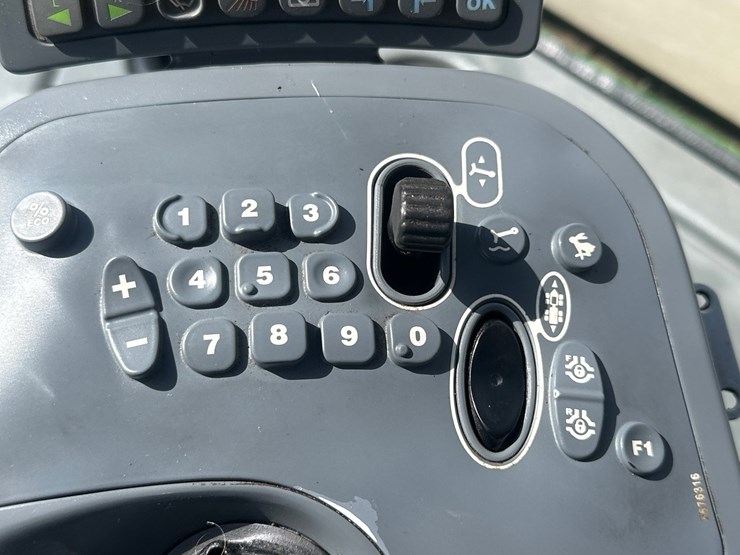 deere-1110e-image-80