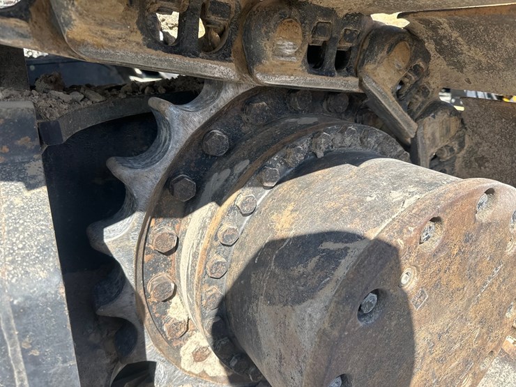 2016-deere-2154d-image-81