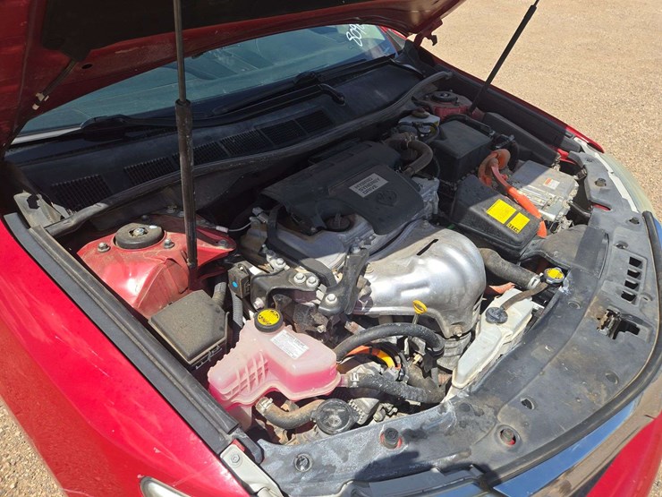 2014-toyota-camry-hybrid-le-sedan-4d-image-18