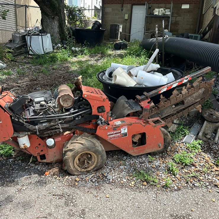 2010 DITCH WITCH RT24