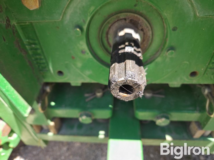 2014-john-deere-6140m-image-11