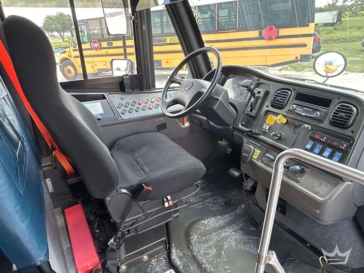 2016-freightliner-b2-image-23