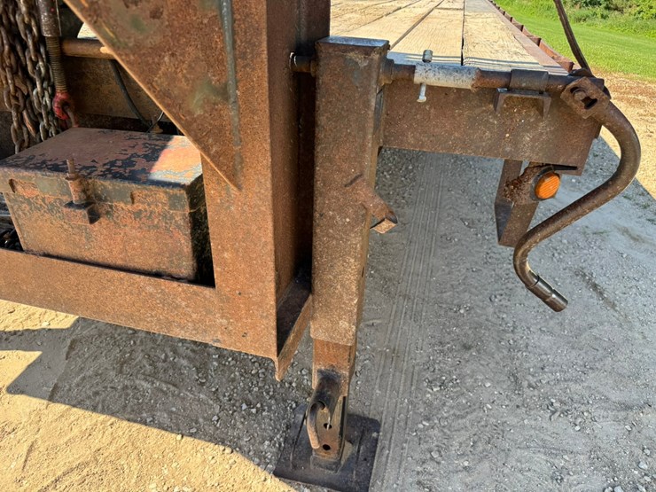 #1888-•-2004-friesen-welding-load-warrior-7-ton-gooseneck-trailer-image-13