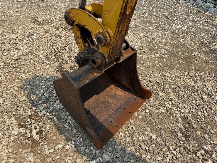 2015-caterpillar-301.7-image-8