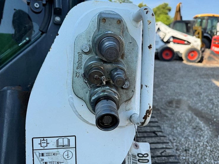 2022-bobcat-t770-image-11
