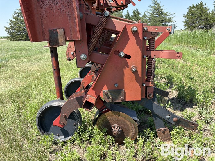 krause-4708-8r30"-no-till-cultivator-image-14