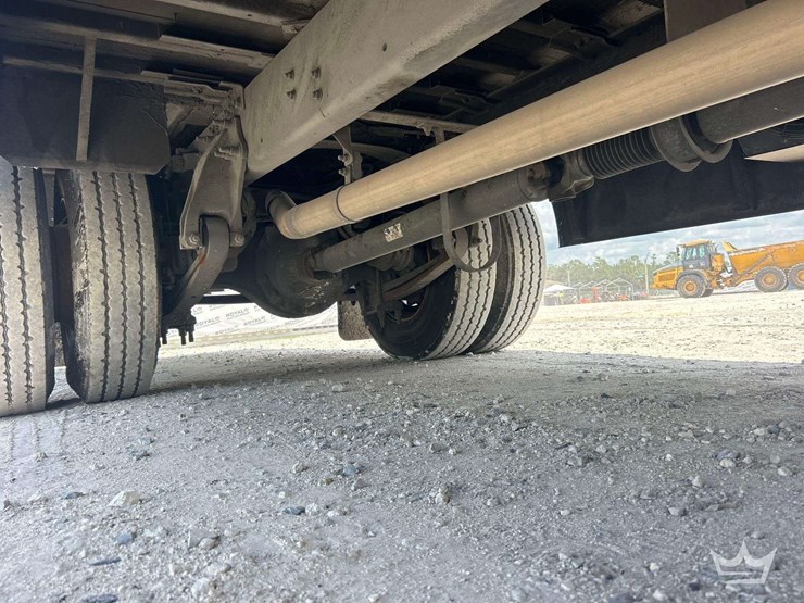 2016-freightliner-b2-image-32