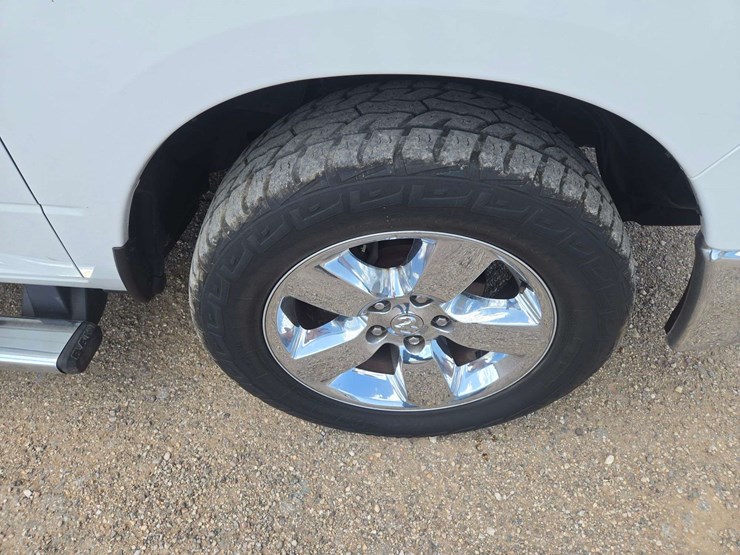 2017-ram-1500-slt-image-8